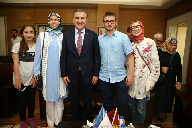 osman-askin-bak-genclik-ve-spor-bakani-rizede-(6).jpg