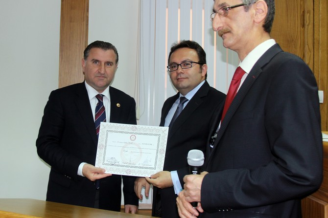 osman-askin-bak-mazbatasini-aldi.jpg osman-askin-bak-mazbatasini-aldi.jpg