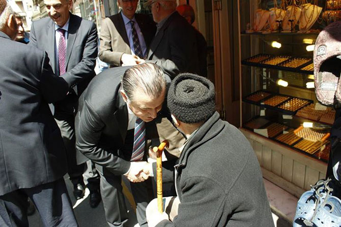 osman-askin-bak-pazarda-1.jpg osman-askin-bak-pazarda-1.jpg