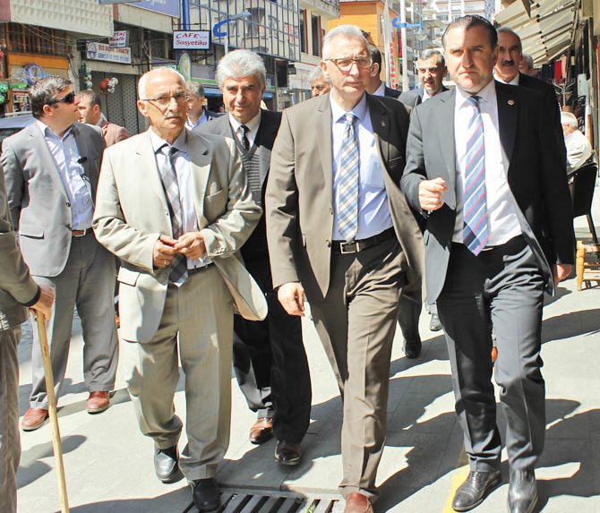 osman-askin-bak-pazarda-3.jpg osman-askin-bak-pazarda-3.jpg