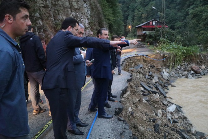 osman-askin-bak-rize-hemsinde-sel-bolgesinde-(5).jpg