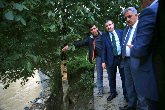 osman-askin-bak-rize-hemsinde-sel-bolgesinde-(8).jpg