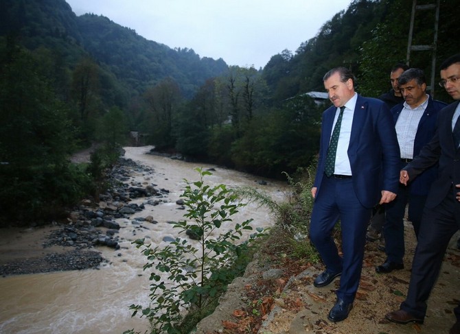 osman-askin-bak-rize-hemsinde-sel-bolgesinde-(9).jpg