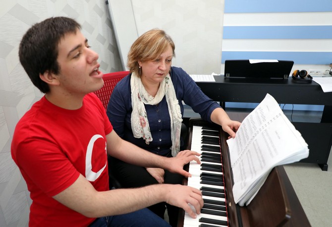 otizmli-mirac-muzikle-hayata-tutundu-(3).jpg