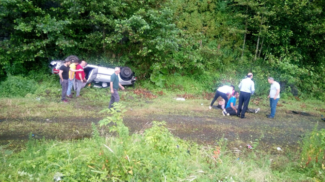 otomobil-bariyerlere-carpti-1-olu-2-yarali-artvin.jpg