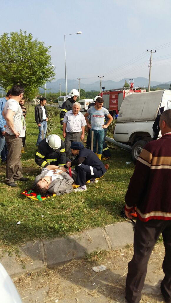 otomobil-ile-kamyonet-carpisti-4-yarali-3.jpg otomobil-ile-kamyonet-carpisti-4-yarali-3.jpg