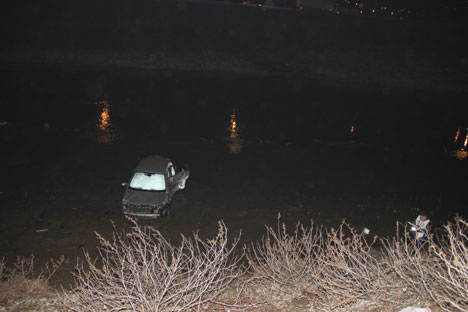 otomobil-irmaga-uctu-6-yarali-4.jpg otomobil-irmaga-uctu-6-yarali-4.jpg