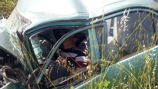 otomobil-menfeze-uctu-3-olu,-1-yarali-2.jpg otomobil-menfeze-uctu-3-olu,-1-yarali-2.jpg