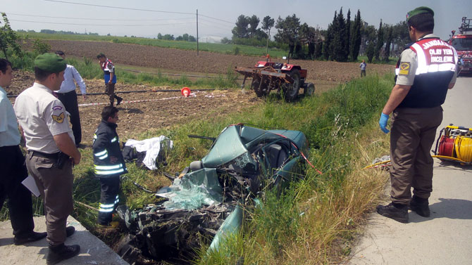 otomobil-menfeze-uctu-3-olu,-1-yarali-7.jpg otomobil-menfeze-uctu-3-olu,-1-yarali-7.jpg