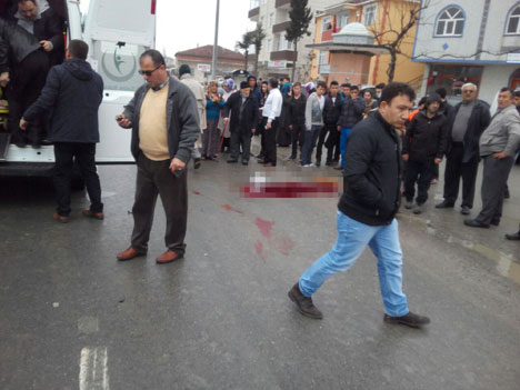 otomobilin-carptigi-kadin-oldu-2.20150319224328.jpg otomobilin-carptigi-kadin-oldu-2.20150319224328.jpg