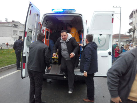 otomobilin-carptigi-kadin-oldu-3.20150319224336.jpg otomobilin-carptigi-kadin-oldu-3.20150319224336.jpg