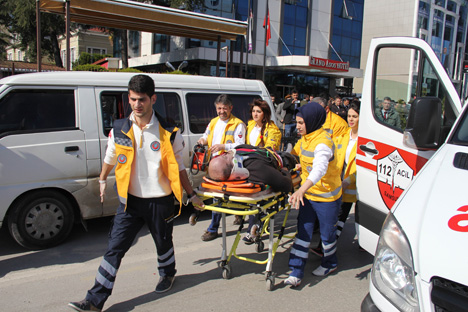 otomobiline-binerken-kazada-oldu-2.jpg otomobiline-binerken-kazada-oldu-2.jpg