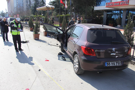 otomobiline-binerken-kazada-oldu-6.jpg otomobiline-binerken-kazada-oldu-6.jpg