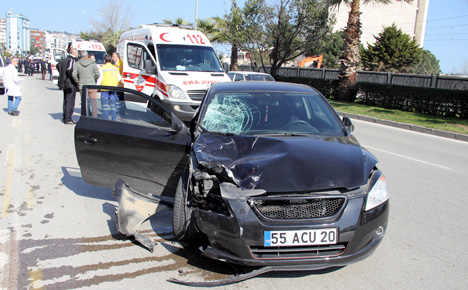 otomobiline-binerken-kazada-oldu-8.jpg otomobiline-binerken-kazada-oldu-8.jpg