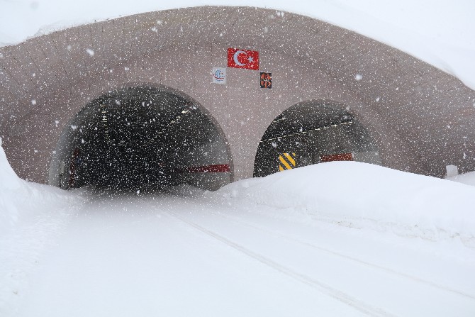 ovit-tuneli-ile-artik-rize-erzurum-arasindaki-baglanti-hic-kesilmiyor-(2).jpg