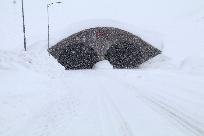 ovit-tuneli-ile-artik-rize-erzurum-arasindaki-baglanti-hic-kesilmiyor-(5).jpg