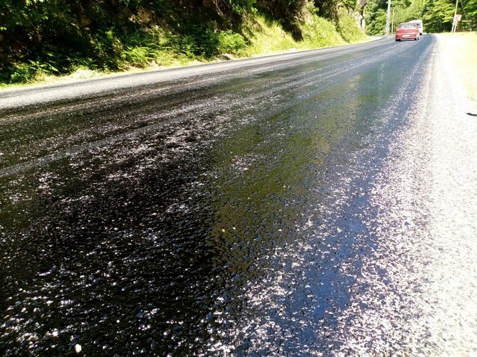 ovit-yolunda-asfalt-sicaktan-eridi-(3).jpg