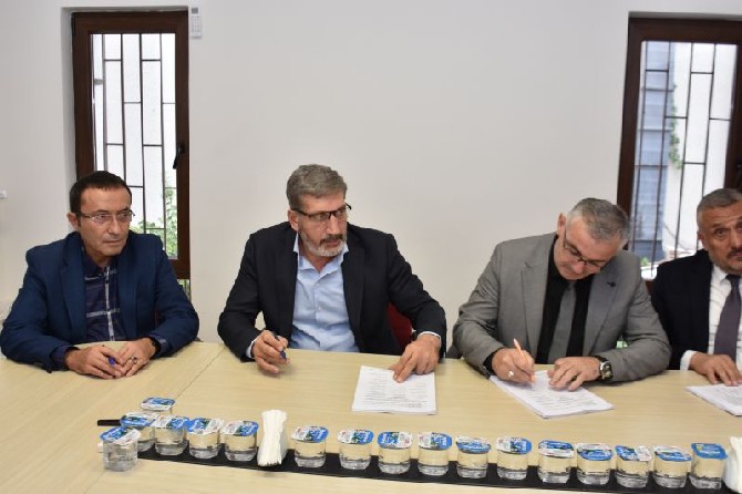 oz-gida-is-sendikasi-ile-caykur-arasindaki-sozlesme-imzalandi-(8).jpg