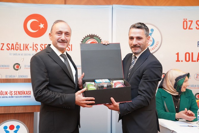 oz-saglik-is-sendikasi-genel-baskani-devlet-sert-kentte-bir-otelde-gerceklestirilen-rize-sube-1-olagan-kongresine-katildi-1.jpg