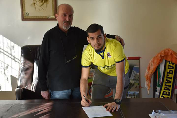 ozan-papaker-menemen-belediyespor-ile-imzaladi.jpg
