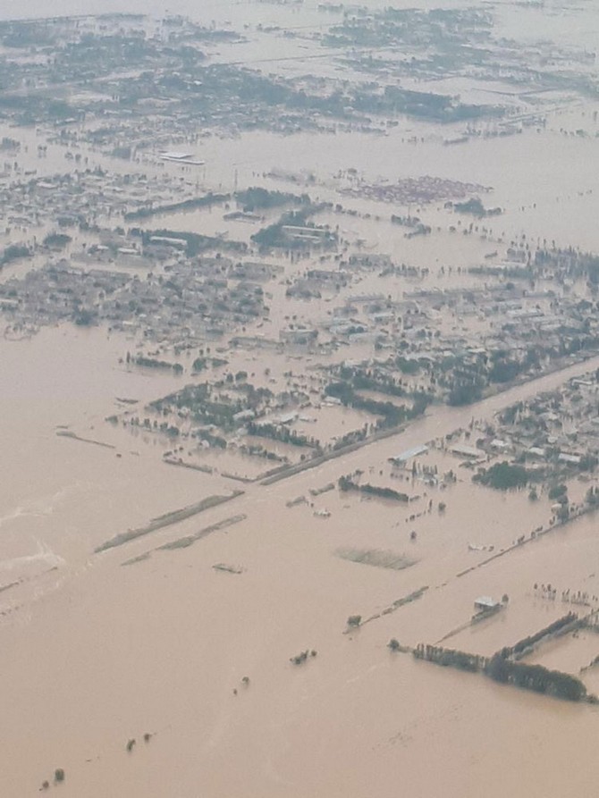 ozbekistanda-baraj-duvari-coktu,-yuzlerce-ev-su-altinda-kaldi..jpg