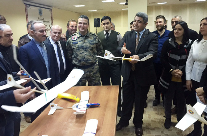 pazar’da-model-ucak-kursu-sertifika-toreni-duzenlendi-2.jpg pazar’da-model-ucak-kursu-sertifika-toreni-duzenlendi-2.jpg