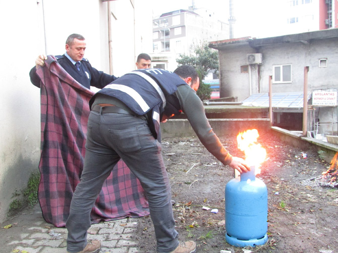 pazar-emniyet-personeline-yangin-tatbikati-2.jpg pazar-emniyet-personeline-yangin-tatbikati-2.jpg