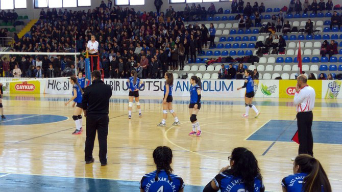 pazar-kackar-saglik-koleji-voleybol-takimi-(2)-001.jpg