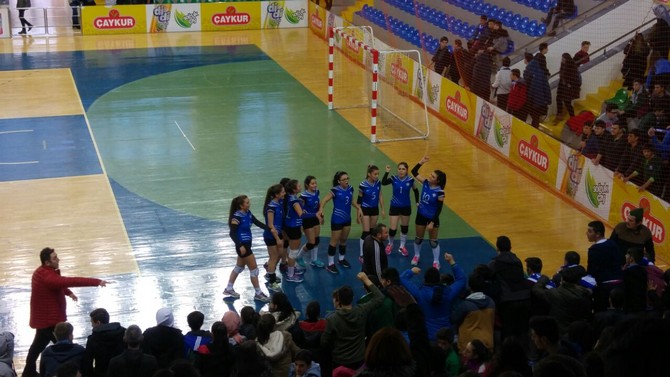 pazar-kackar-saglik-koleji-voleybol-takimi-(3)-001.jpg