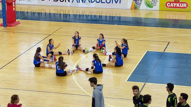 pazar-kackar-saglik-koleji-voleybol-takimi-(5)-001.jpg