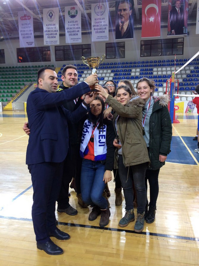 pazar-kackar-saglik-koleji-voleybol-takimi-(7).jpg