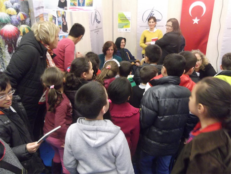 pazarli-cocuk-edebiyatcisi-yazar-fatma-yangin-eksioglu-ato-kitap-fuarinda-kitaplarini-imzaladi-7.jpg pazarli-cocuk-edebiyatcisi-yazar-fatma-yangin-eksioglu-ato-kitap-fuarinda-kitaplarini-imzaladi-7.jpg