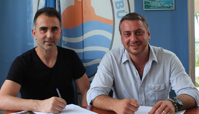 pazarsporda-teknik-kadro-ile-imzalar-atiliyor.jpg pazarsporda-teknik-kadro-ile-imzalar-atiliyor.jpg