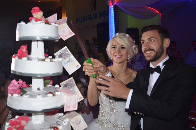 perihan-topaloglu-dogan-acar-dugun-toreni-(6).jpg