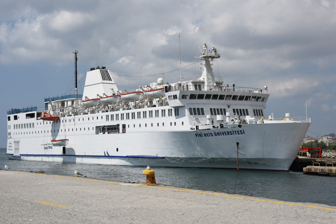 piri-reis-universitesi-uygulama-gemisi-rize-limani’nda-1.jpg