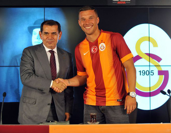 podolski-imzayi-atti,-cayini-icti-1.jpg podolski-imzayi-atti,-cayini-icti-1.jpg