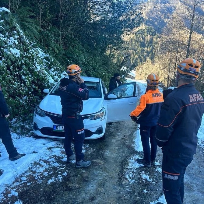 pokut-yaylasinda-mahsur-kalan-turistler-kurtarildi-2-001.jpg