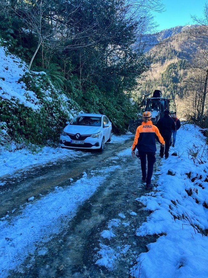 pokut-yaylasinda-mahsur-kalan-turistler-kurtarildi-3-001.jpg