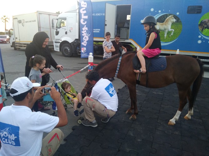 pony-atlari-rize’de-cocuklari-eglendirdi-(17).jpg