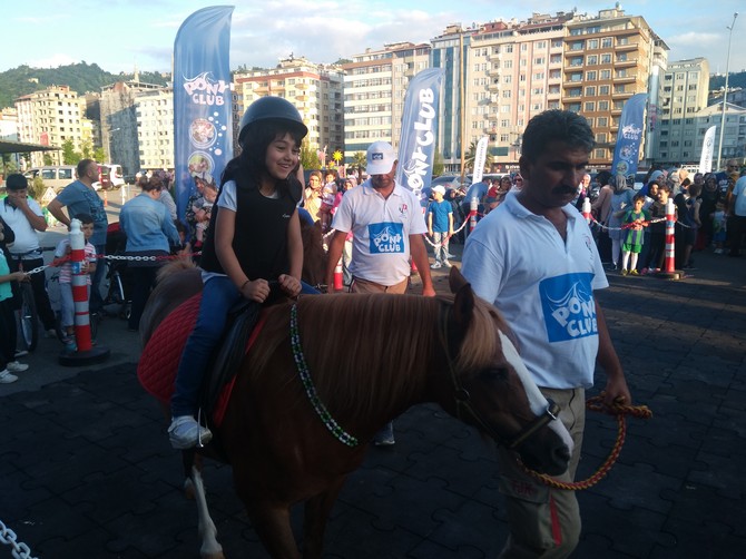 pony-atlari-rize’de-cocuklari-eglendirdi-(5)-002.jpg