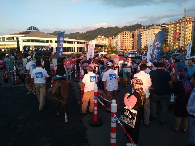 pony-atlari-rize’de-cocuklari-eglendirdi-(9).jpg