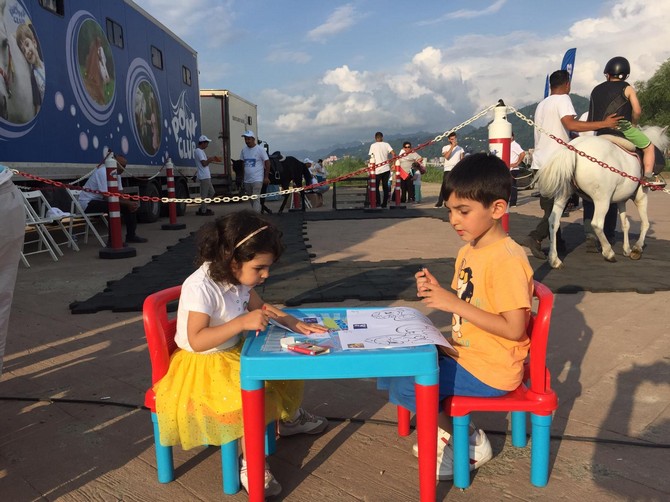 pony-atlari-rizede-cocuklari-eglendirdi-(4).jpg