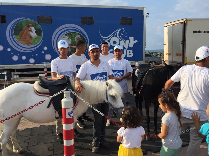 pony-atlari-rizede-cocuklari-eglendirdi-(5).jpg