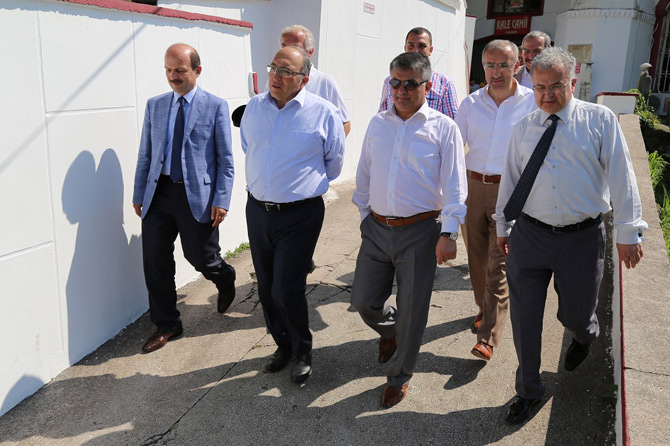 prof.-dr.-ahmet-haluk-dursun-rize-kalesinde-1.jpg prof.-dr.-ahmet-haluk-dursun-rize-kalesinde-1.jpg