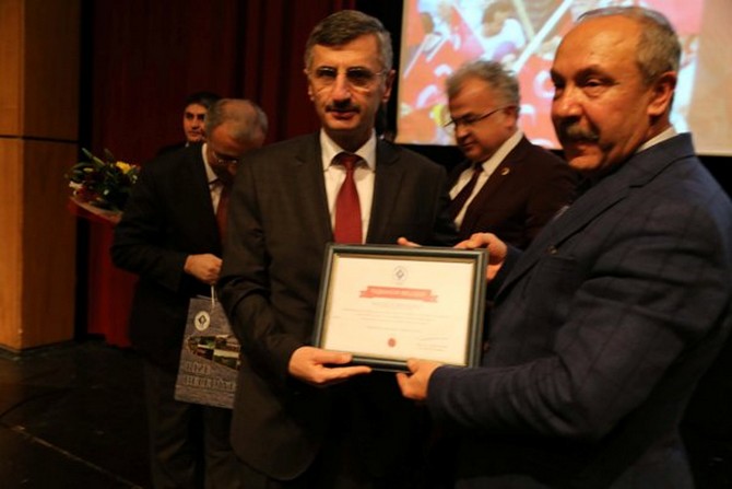 prof.-dr.-mehmet-celik,-rize’de-15-temmuz-konulu-konferans-verdi-(6).jpg