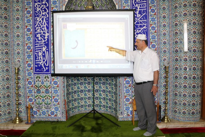 projeksiyon-cihazi-cocuklara-camiyi-sevdirdi-(3).jpg