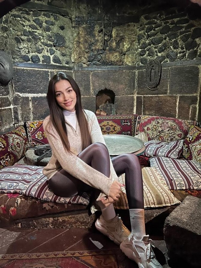 ramada-erzurum-otelin-davetlisi-olarak-2014-miss-turkey-finalistlerinden-ozge-atalay-ve-ailesi-erzuruma-geldi-2.jpg