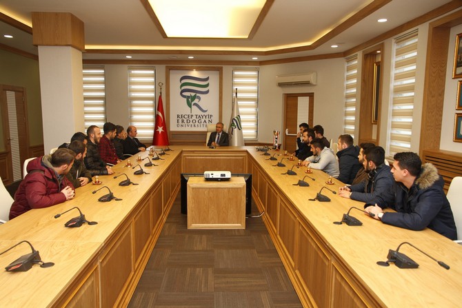 recep--tayyip-erdogan-universitesi-futbol-takimi-sampiyon-olarak-1.lige-yukseldi-(5).jpg
