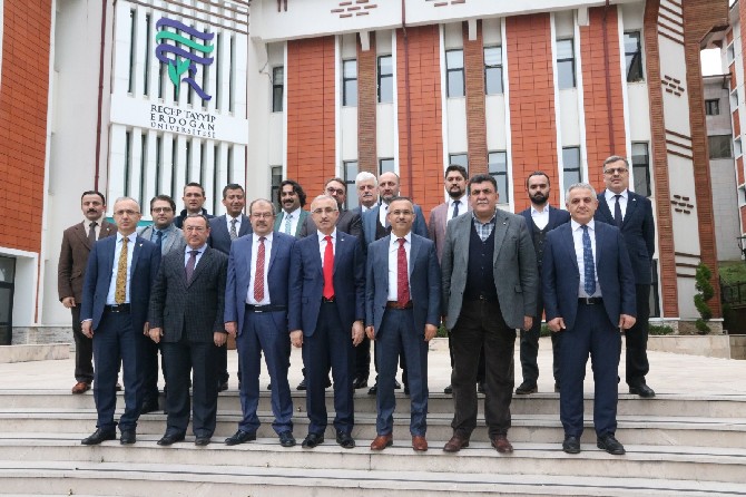recep-tayyip-erdogan-universitesi-danisma-kurulu-toplantisi-rektorluk-toplanti-salonunda-vali-kemal-ceber’in-baskanliginda-ve-kurul-uyelerinin-katilimiyla-gerceklestirildi-(3).jpg