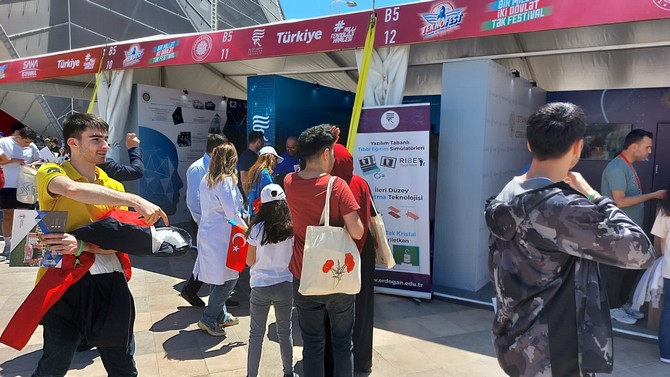 recep-tayyip-erdogan-universitesi-havacilik-uzay-ve-teknoloji-festivali-teknofest-azerbaycanda-13.jpg